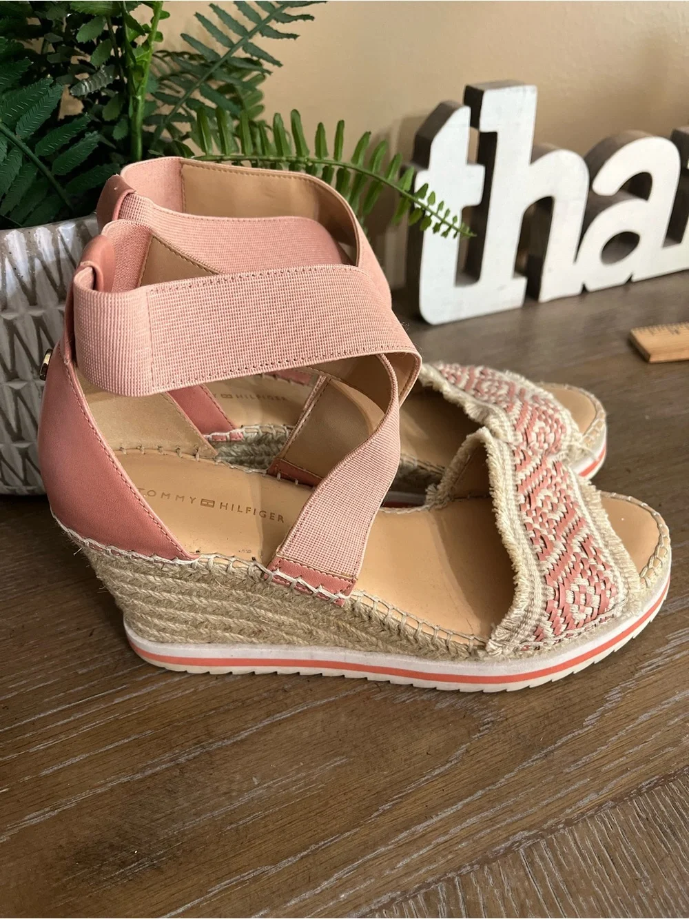 Tommy Hilfiger Yemina Coral Stacked Heel Wedge Espadrille Sandals Size 7.5